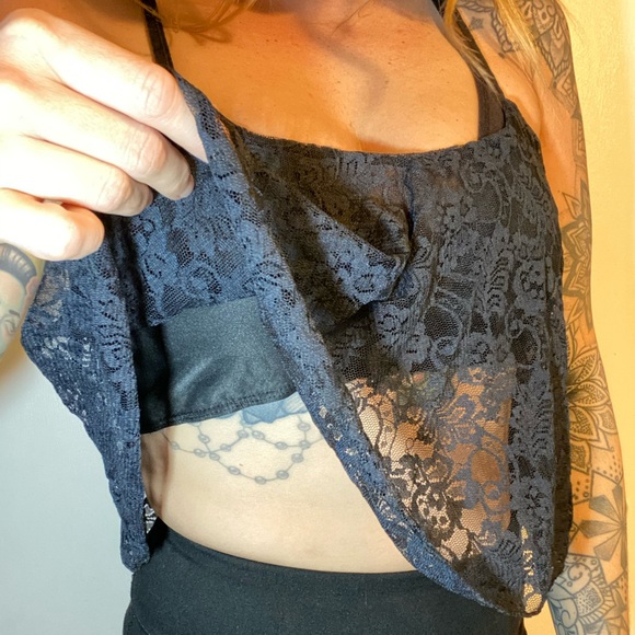 Speed Limit lace crop top - Picture 2 of 4